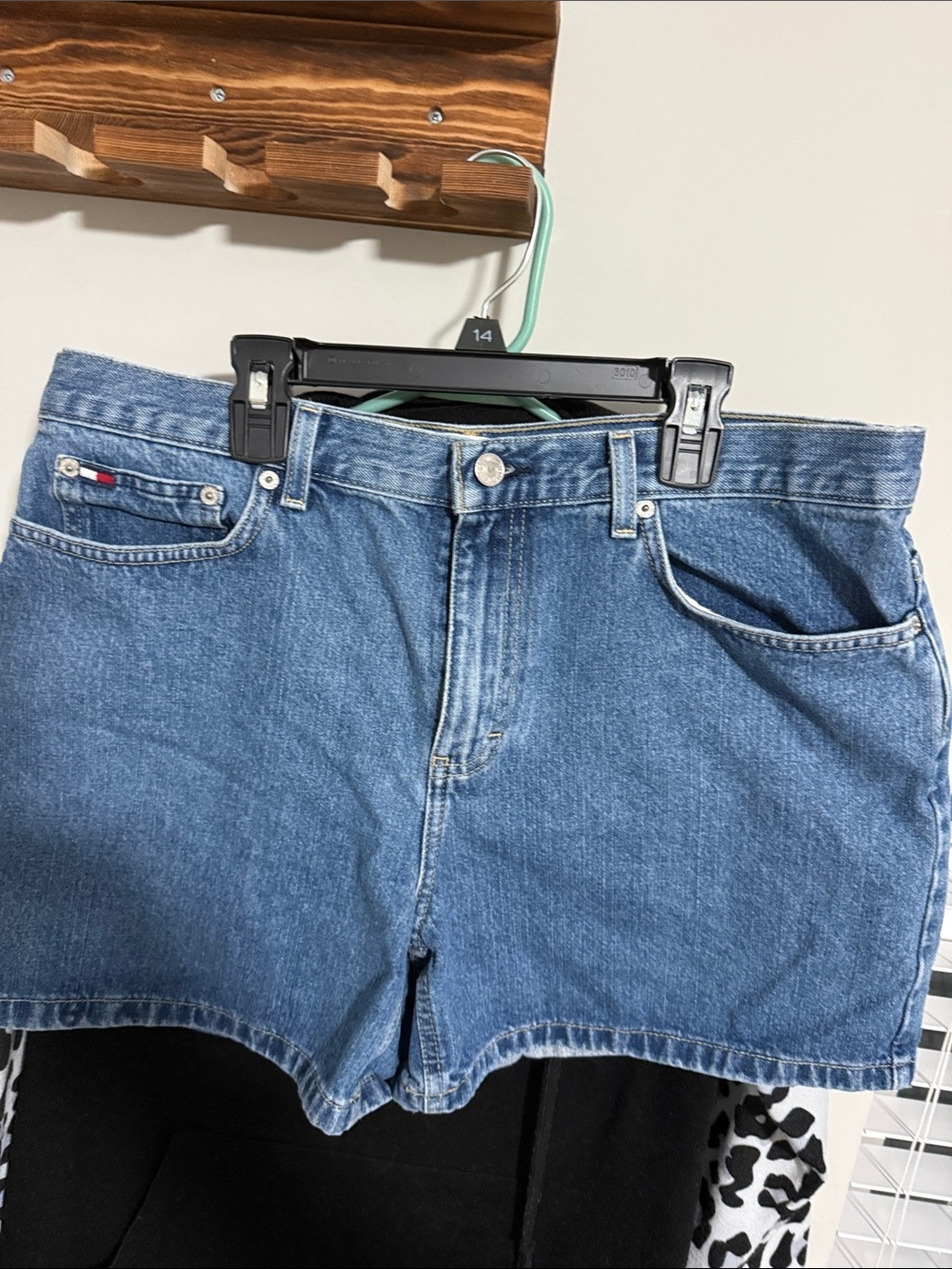 Tommy Hilfiger Medium Blue Denim Women's Shorts 14 boyfriend 2002 flat vintage